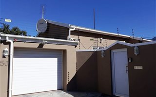 2 Bedroom House in Rondebosch