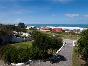 4 Bedroom House in Kini Bay