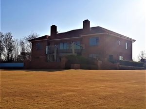 4.4 ha Smallholding in Ardenwold