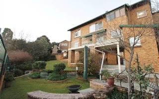 4 Bedroom House in Roodekrans