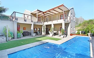 4 Bedroom House in Hout Bay and surrounds