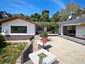 4 Bed House in Bishopscourt