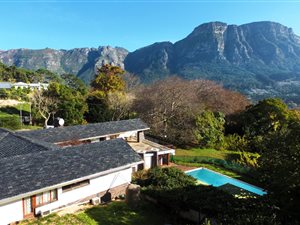 4 Bed House in Bishopscourt