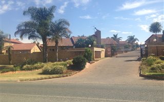 3 Bedroom Townhouse in Ruimsig
