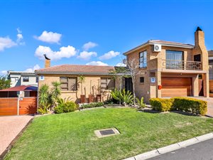 4 Bed House in Protea Heights