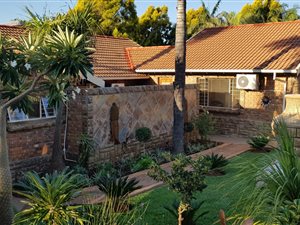 4 Bed House in Montana Park