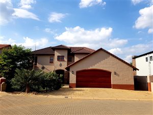 4 Bed House in Bronberg