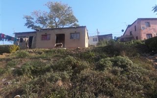 3364 m² Land available in Clermont