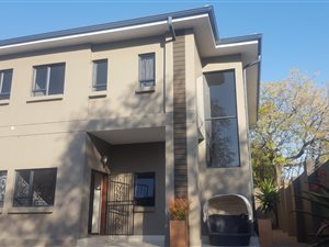3 Bed Apartment in Greenside