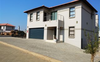 3 Bedroom House in Aqua Vista