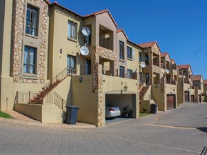 2 Bed Apartment in Constantia Kloof