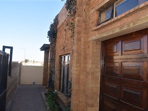 2 Bed House in Meadowlands