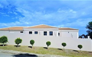 4 Bedroom House in Vanes Estate