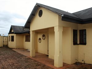 4 Bed House in Kingsview