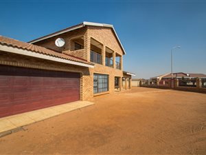 5 Bed House in Meyerton Park