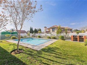2 Bed Apartment in Broadacres