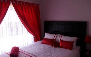 2 Bedroom Simplex in Glen Marais