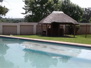 2 Bed Apartment in Roodepoort West