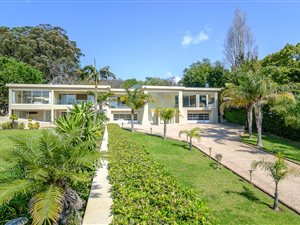 6 Bed House in Bishopscourt