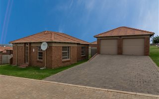 3 Bedroom House in Mnandi AH