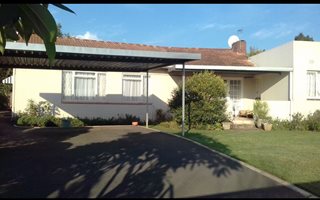 3 Bedroom House in Hayfields