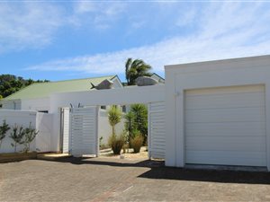 4 Bed House in River Club
