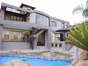 7 Bed House in Val de Grace