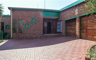 4 Bedroom House in Dalpark