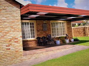 3 Bed Townhouse in Honeydew Manor