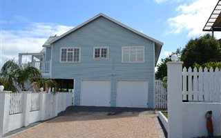 3 Bedroom House in Fraaiuitsig