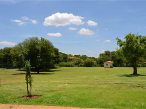 858 m² Land available in Estate D Afrique