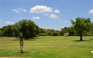 858 m² Land available in Estate D Afrique