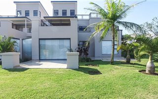 3 Bedroom Apartment in Palm Lakes Estate