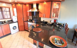2 Bedroom Townhouse in Radiokop