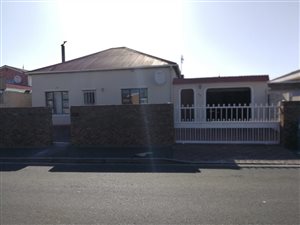 4 Bed House in Surrey Estate