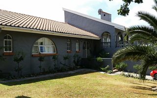 4 Bedroom House in Parel Vallei