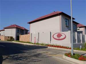 3 Bed Duplex in Maroeladal