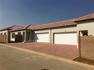 3 Bed Townhouse in Parkrand