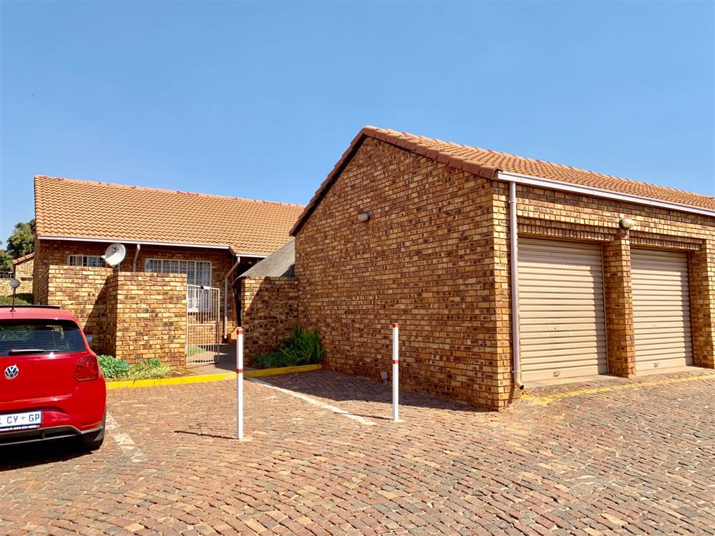 3 Bed Townhouse To Rent In Centurion Cbd Rr2409456