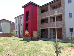 2 Bed Apartment in Rooihuiskraal North