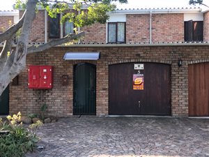 2 Bed Duplex in Somerset West Central