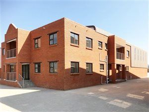 920 m² Commercial space in Van Dyk Park