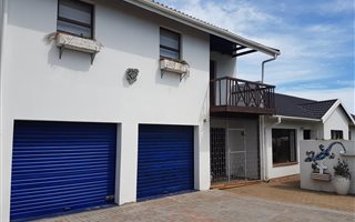4 Bedroom House in Mossel Bay
