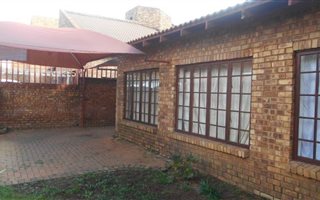 2 Bedroom Apartment in Van Riebeeck Park