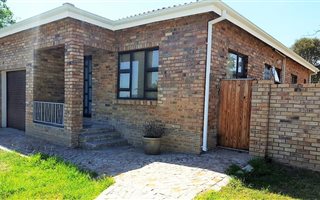 3 Bedroom House in Despatch
