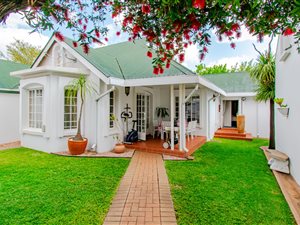 2 Bed Townhouse in Die Hoewes