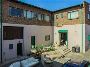 722 m² Commercial space in Regents Park
