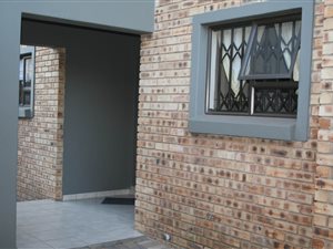 2 Bed Townhouse in Helderkruin