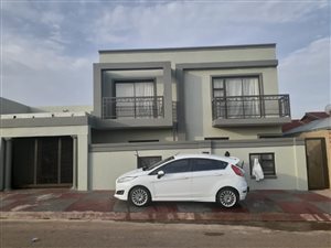 5 Bed House in Mofolo Central
