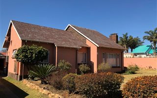 3 Bedroom House in Robertsham